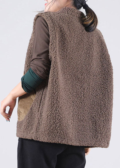 Italienische ärmellose Weste aus Kunstpelz mit Patchwork-Taschen in Schokoladenbraun