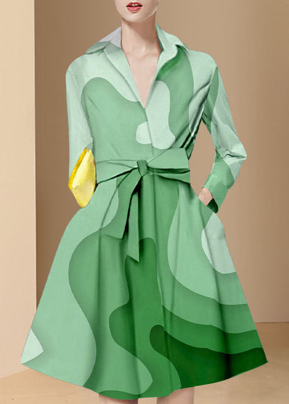 Italienisches grünes Hemdkleid mit Peter-Pan-Kragen und Bindegürtel, Langarm