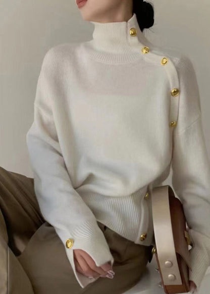 Italienischer Marine-Strickpullover mit hohem Kragen und goldenen Knöpfen, Winter