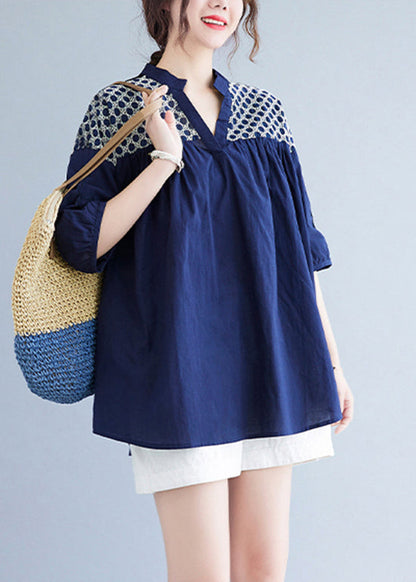 Italienische Marineblaue, ausgehöhlte, bestickte Patchwork-Oberteile mit kurzen Ärmeln