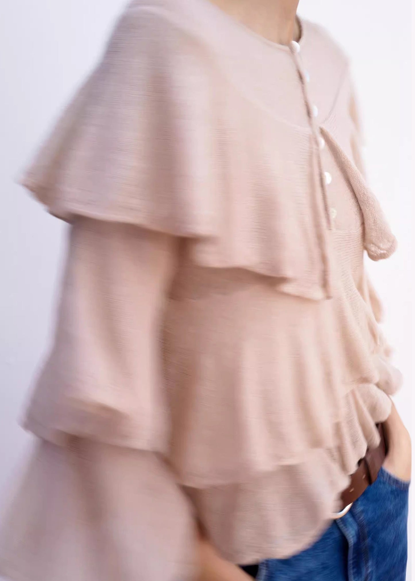 Tops cortos de punto con volantes rosas italianos de primavera