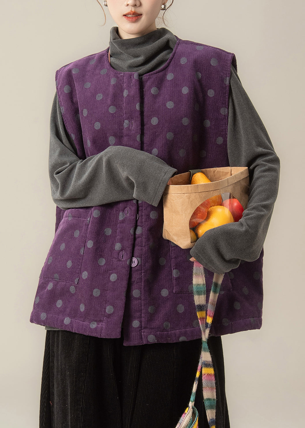 Conjunto de tres piezas de chaleco, pantalón y camiseta de pana morada italiana para invierno.