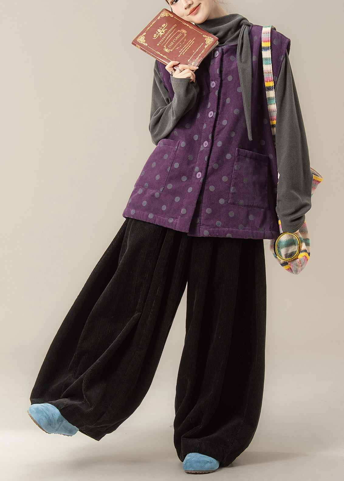 Conjunto de tres piezas de chaleco, pantalón y camiseta de pana morada italiana para invierno.