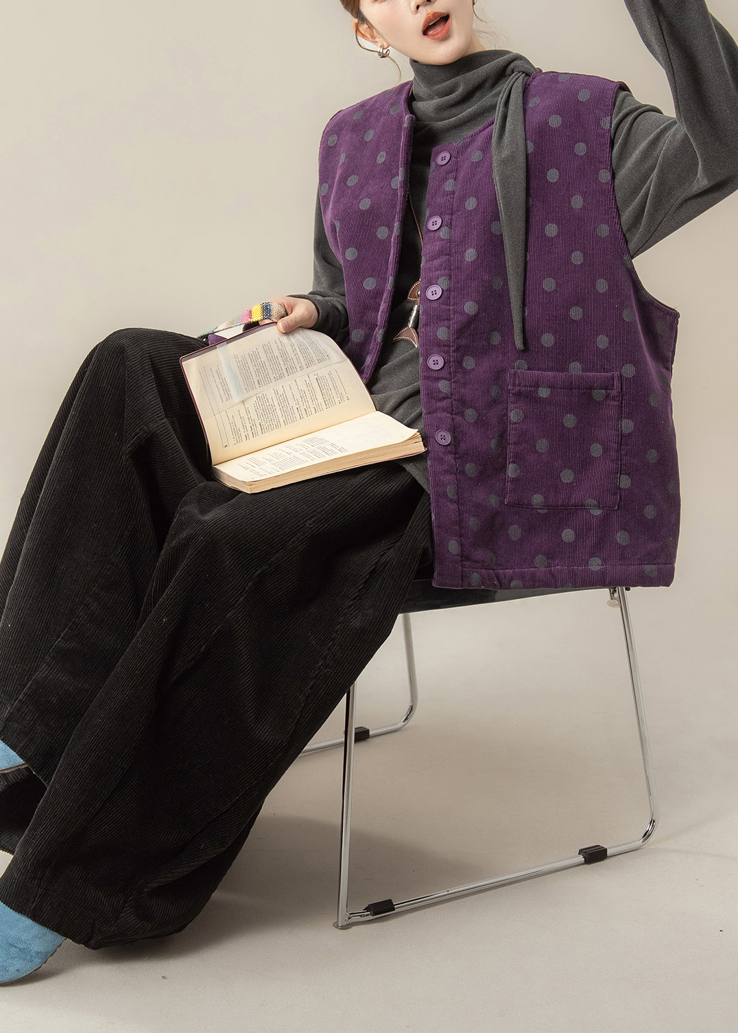 Conjunto de tres piezas de chaleco, pantalón y camiseta de pana morada italiana para invierno.