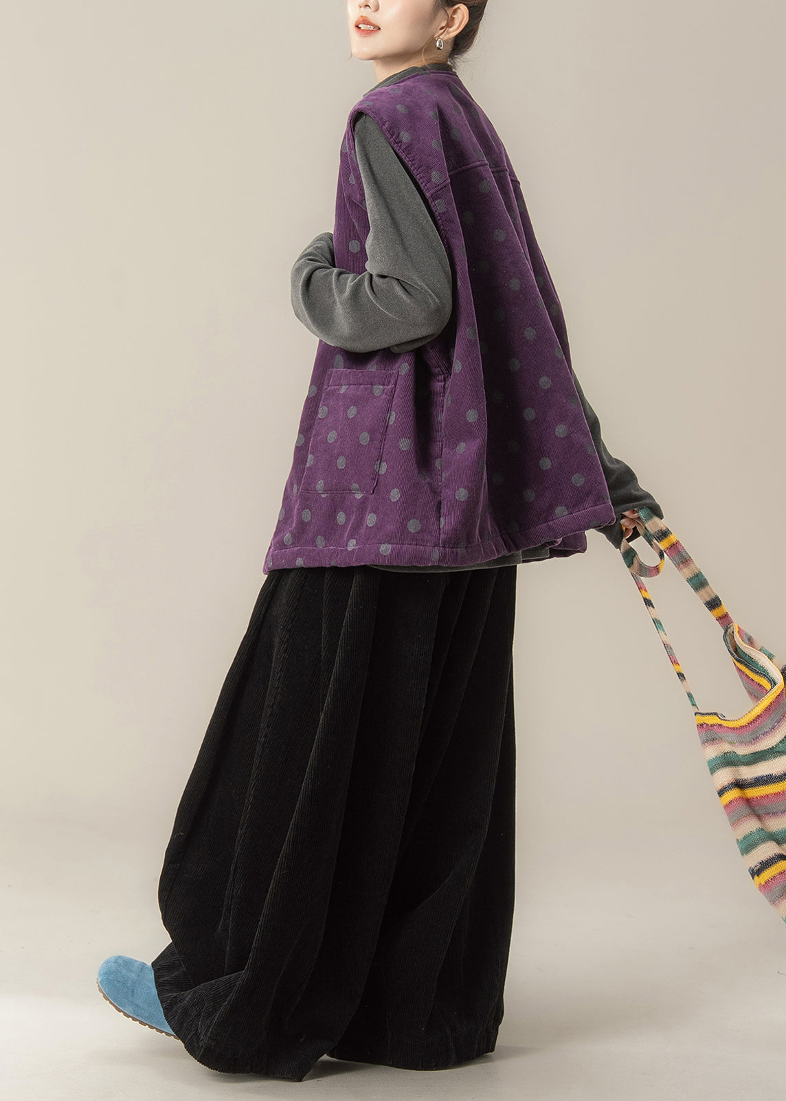 Conjunto de tres piezas de chaleco, pantalón y camiseta de pana morada italiana para invierno.