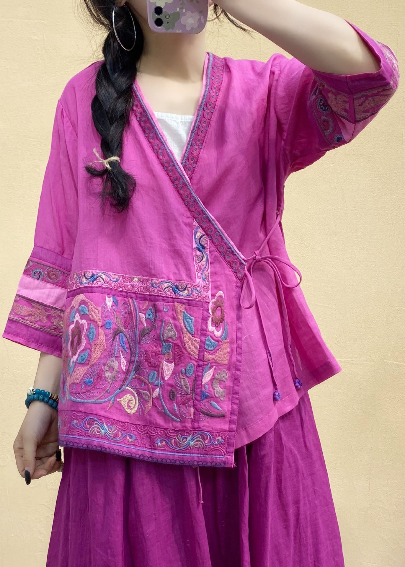 Italienische Rose bestickte Leinenhemden mit Bindegürtel Frühling