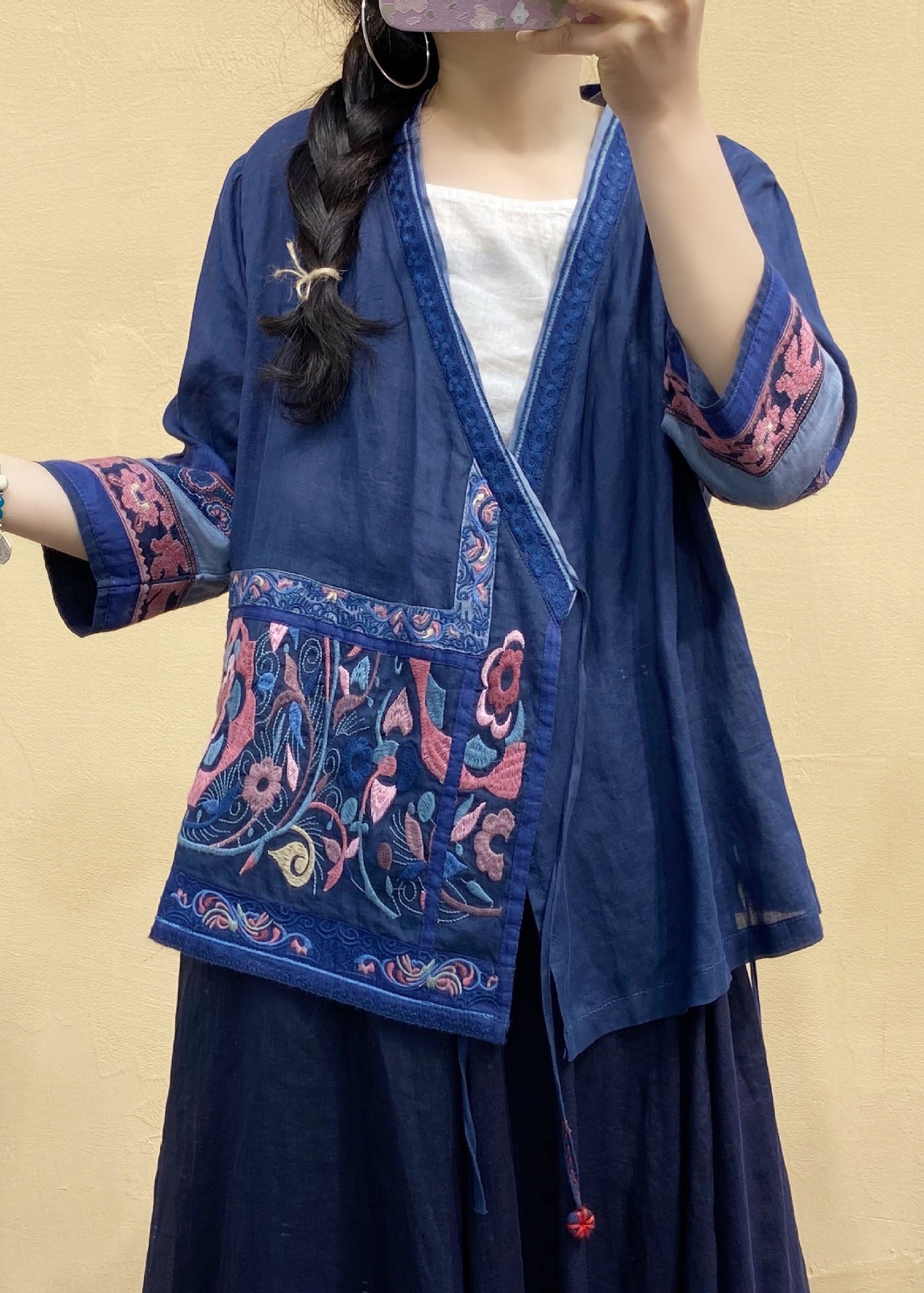 Italienische Rose bestickte Leinenhemden mit Bindegürtel Frühling