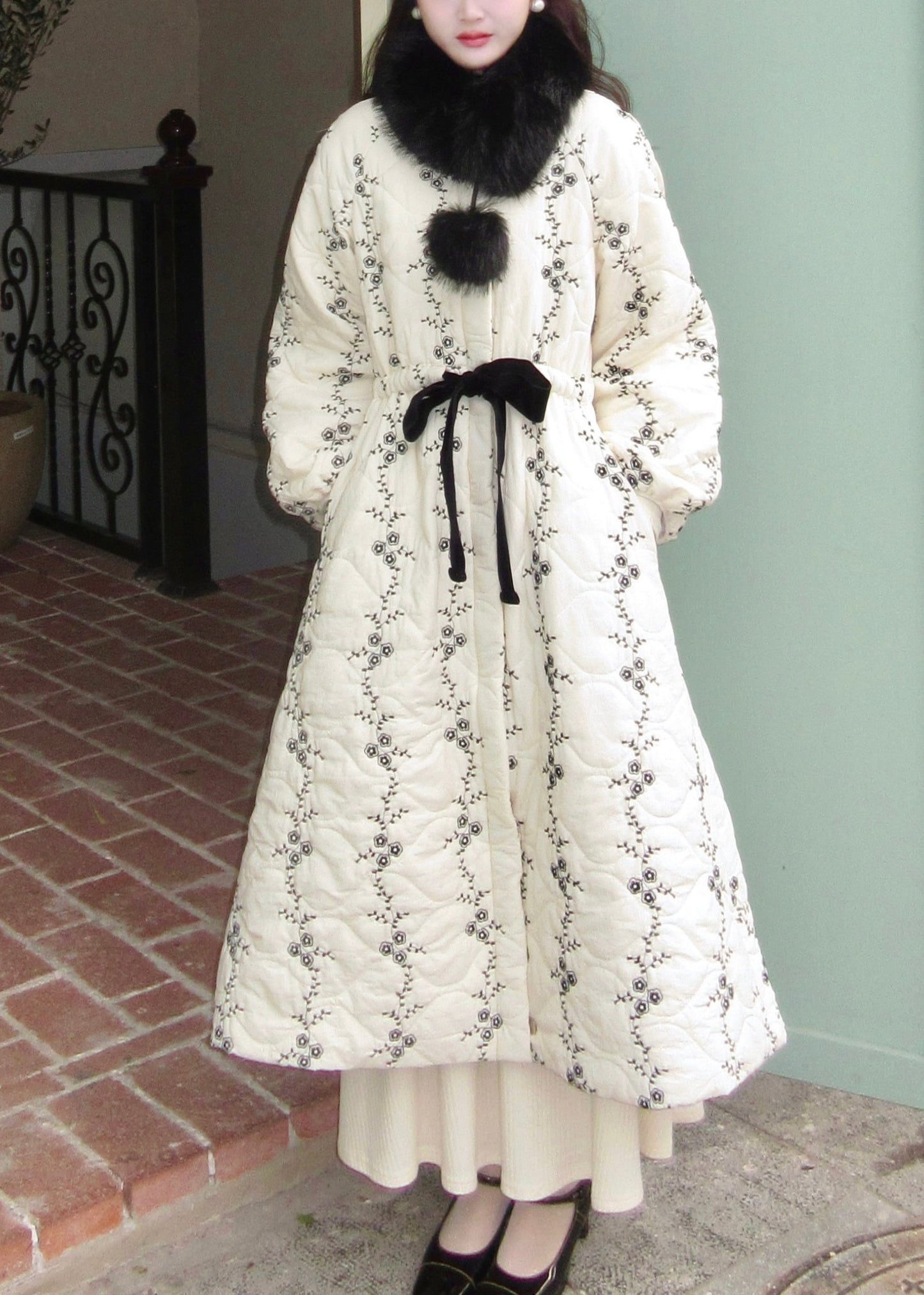 Parkas largas italianas de invierno con cuello de piel blanca, bolsillos y lazo en la cintura, rellenas de algodón