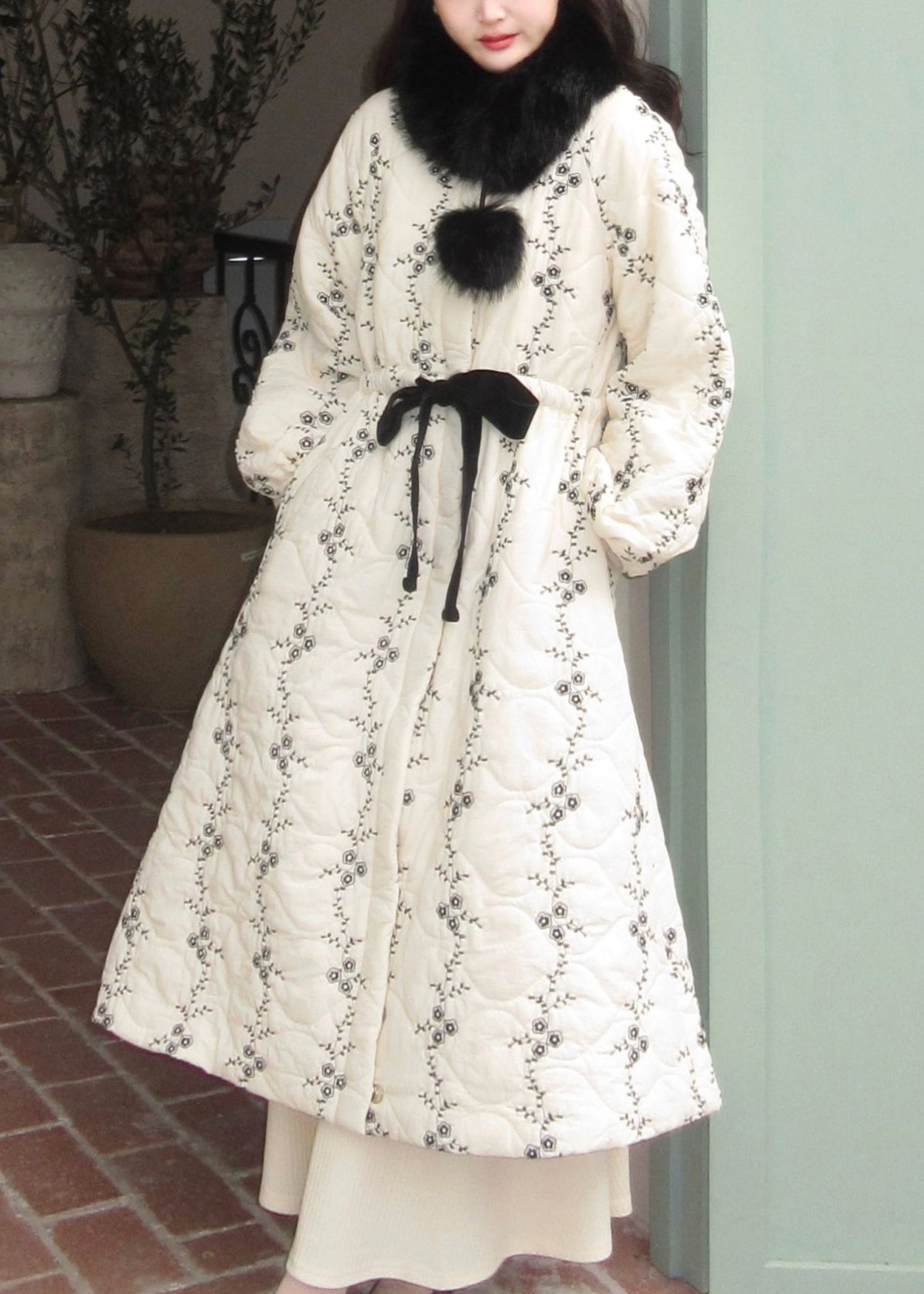 Parkas largas italianas de invierno con cuello de piel blanca, bolsillos y lazo en la cintura, rellenas de algodón