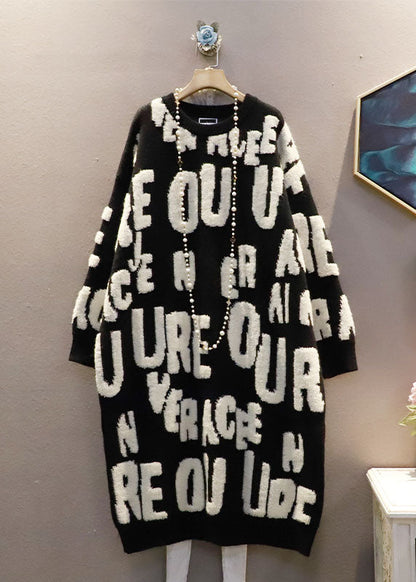 Italienischer weißer O-Ausschnitt übergroßer Jacquard-Langpullover mit Buchstaben