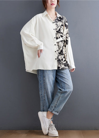 Italienisches weißes Peter-Pan-Kragen-Knopf-asymmetrisches Design-Print-Shirt-Top-Fledermausärmel
