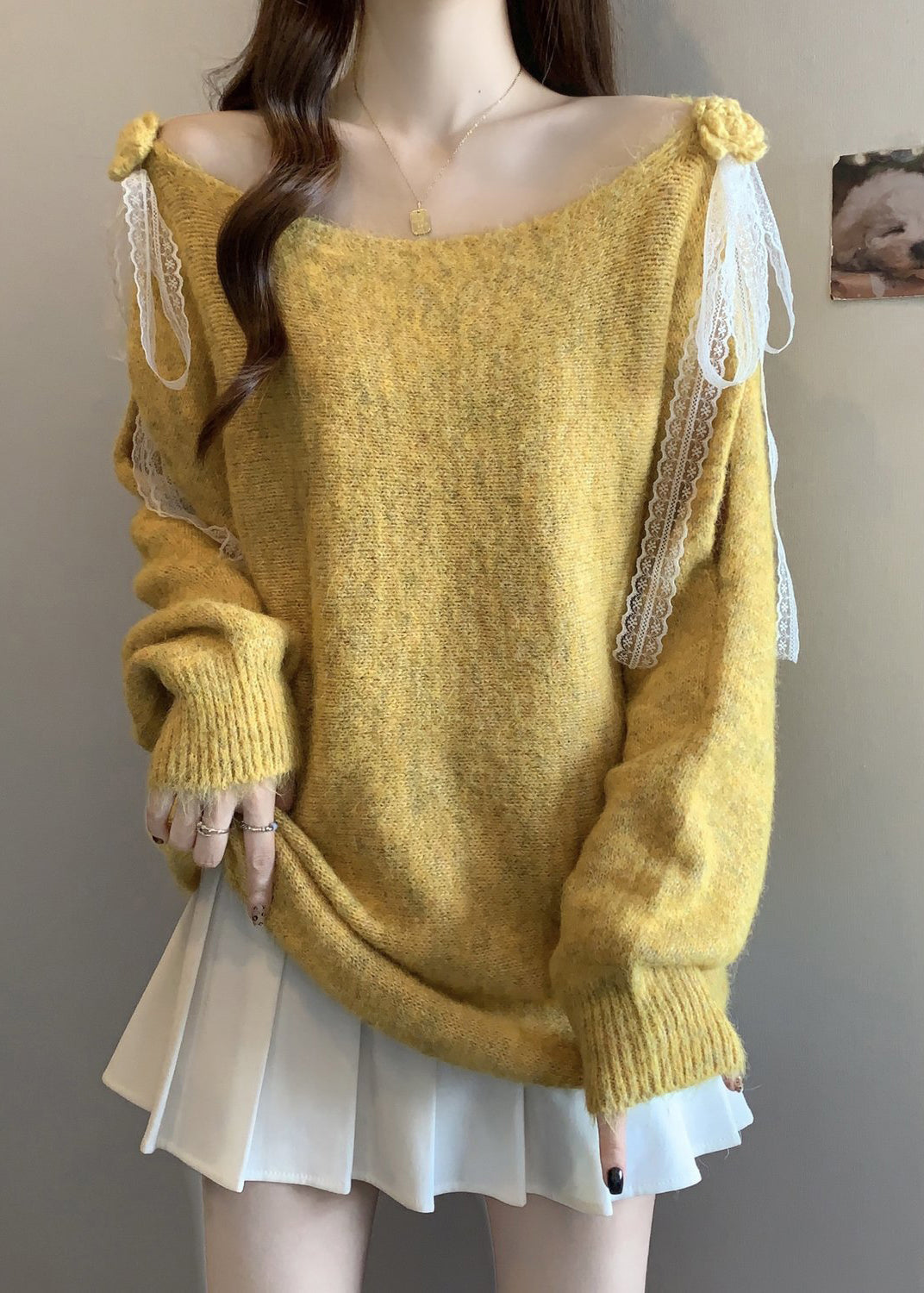 Italienischer gelber Strickpullover mit Lochmuster und Patchwork-Spitze für den Frühling