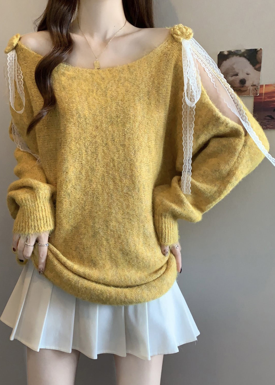 Italienischer gelber Strickpullover mit Lochmuster und Patchwork-Spitze für den Frühling