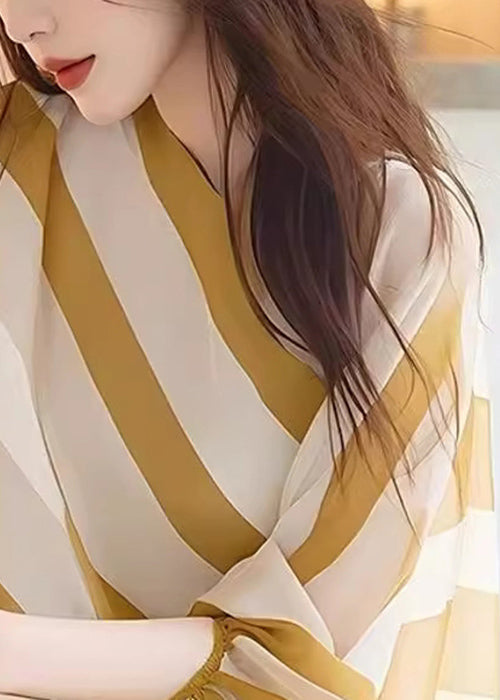 Italienisches gelbes Chiffonhemd mit Rundhalsausschnitt und Streifenmuster, Fledermausärmel