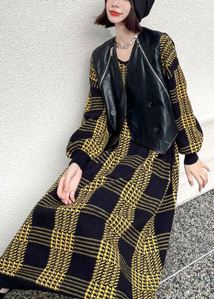 Italienisches gelb kariertes Herbst-Strickkleid mit V-Ausschnitt