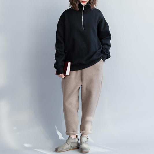 Italienische Baumwollkleidung Vintage-Arbeitsoutfits mit hohem Kragen und schwarzen Silhouette-Blusen mit Reißverschluss