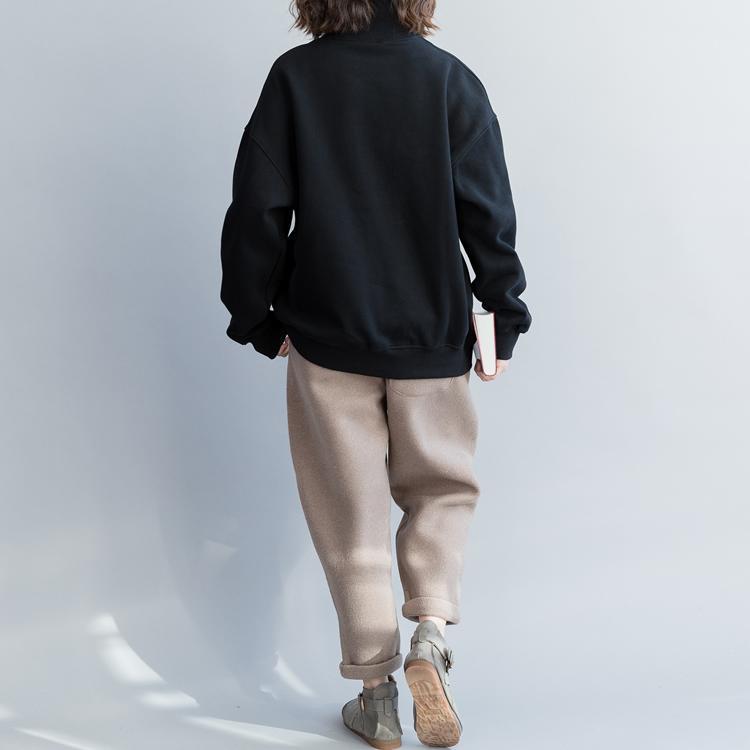 Italienische Baumwollkleidung Vintage-Arbeitsoutfits mit hohem Kragen und schwarzen Silhouette-Blusen mit Reißverschluss