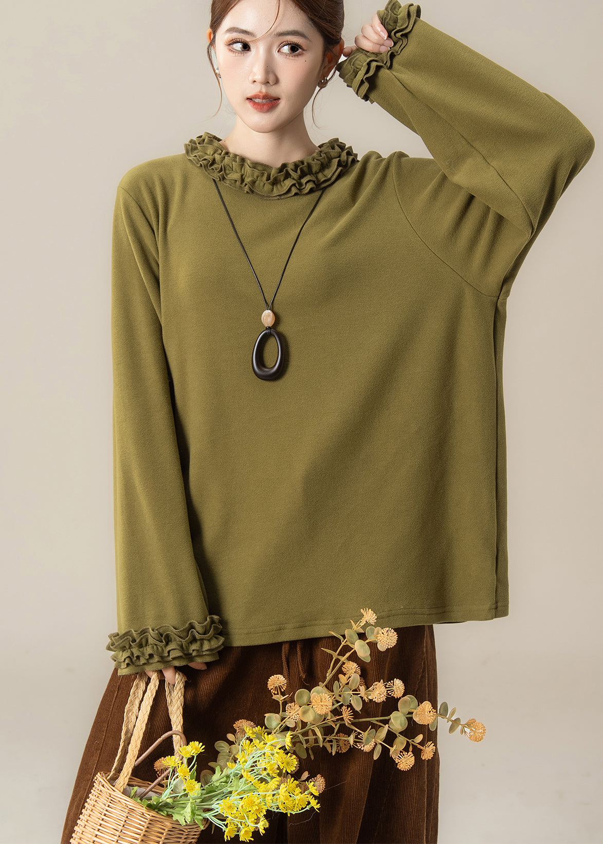 Japanisches Winteroutfit: Weste aus Kunstpelz mit Spitzenbesatz, Oberteil und Hose (3-teilig)