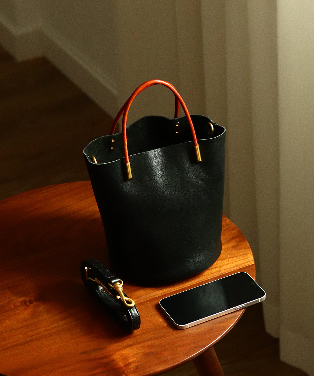 Beuteltasche aus grünem Kalbsleder im japanischen Stil