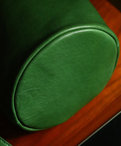 Beuteltasche aus grünem Kalbsleder im japanischen Stil