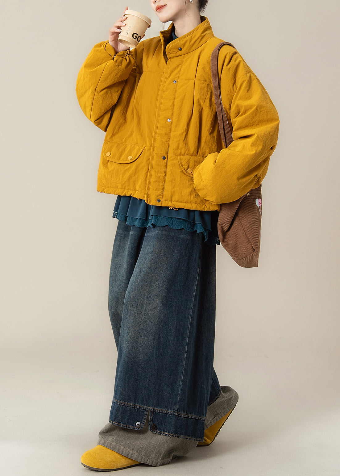 Conjunto de chaqueta, camiseta y pantalones anchos de algodón fino con cuello alto amarillo japonés