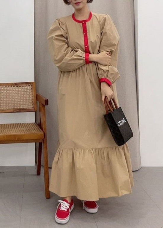 Khakifarbenes Knöchelkleid aus Baumwolle mit Patchwork-Knopfmuster