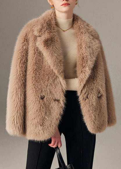 Abrigo de invierno de piel y cuero con bolsillos abotonados color caqui y muescas