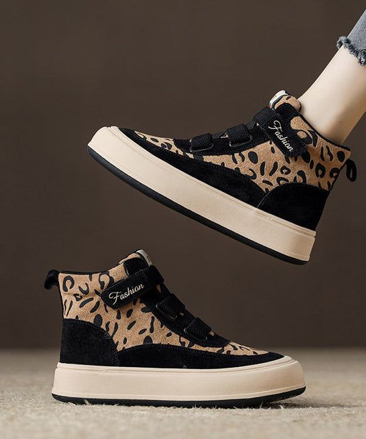 Khakifarbene Plateau-Stiefeletten mit Leopardenmuster und Wildleder-Schnallenriemen