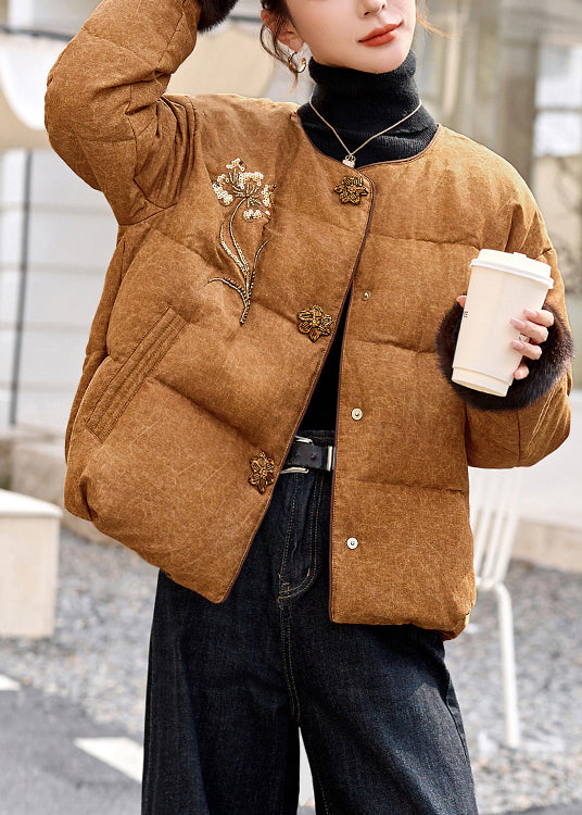 Khakifarbener, dicker Daunenmantel mit Stickerei, Winter