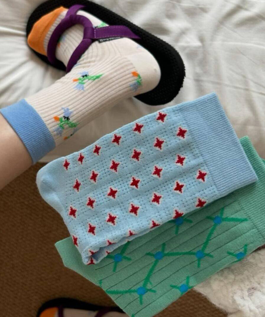 Korean Dopamine Contrasting Design Breathable Mid Calf Socks