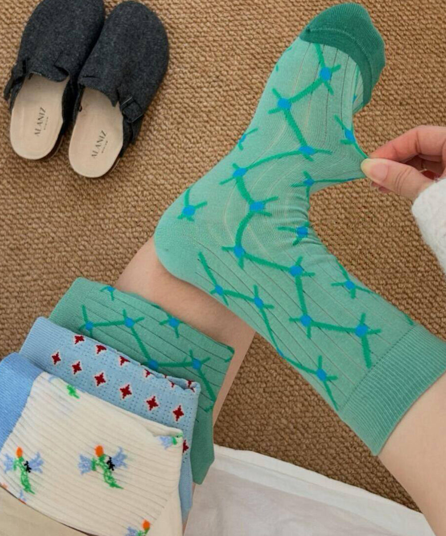 Korean Dopamine Contrasting Design Breathable Mid Calf Socks