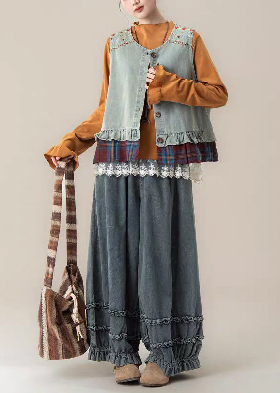 Conjunto de tres piezas sin mangas con chaleco, top y vaqueros de cuello redondo azul claro