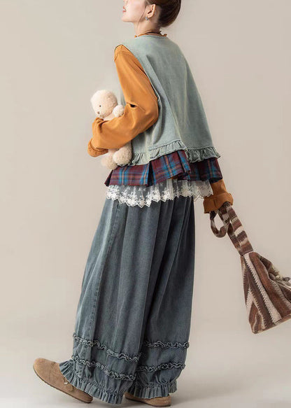 Conjunto de tres piezas sin mangas con chaleco, top y vaqueros de cuello redondo azul claro