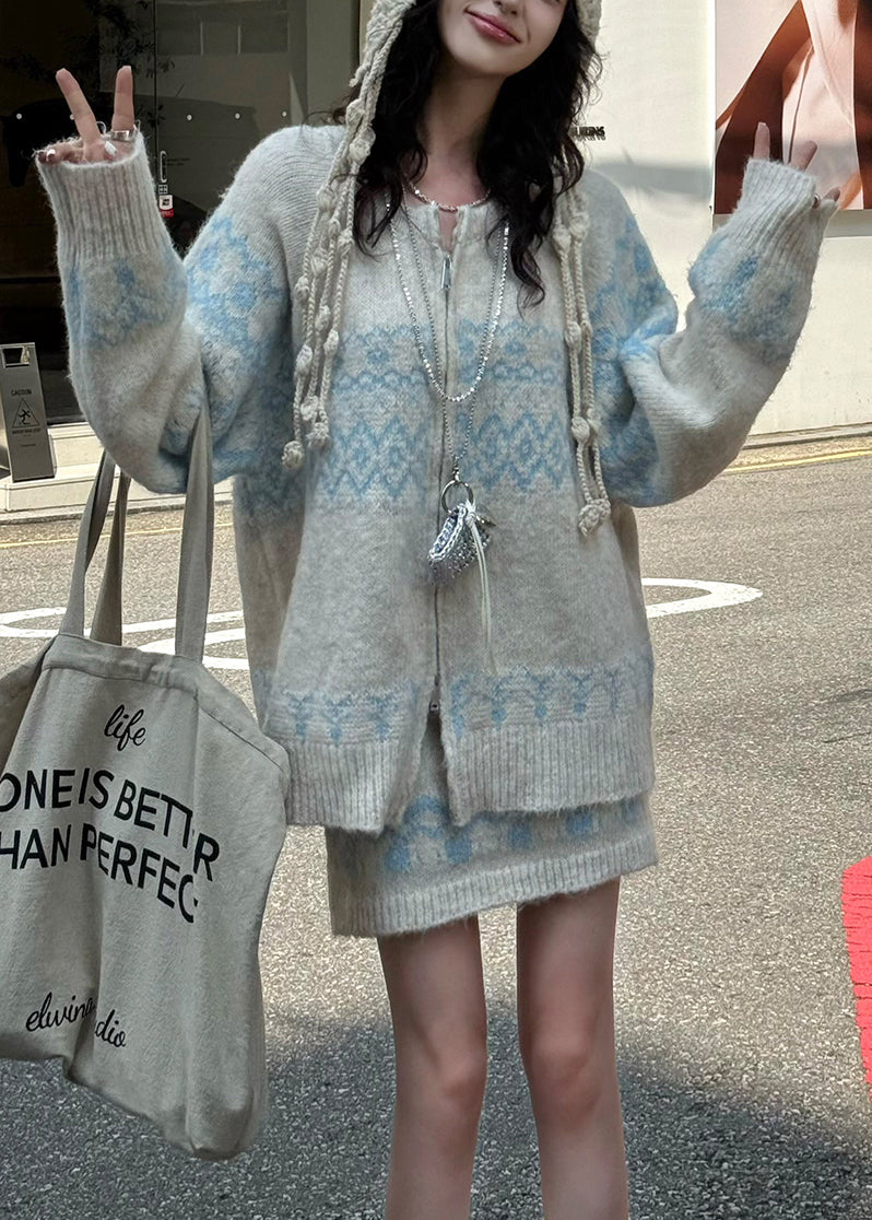 Hellblaues, gemustertes Strick-Zweiteiler-Set mit Reißverschluss für den Frühling