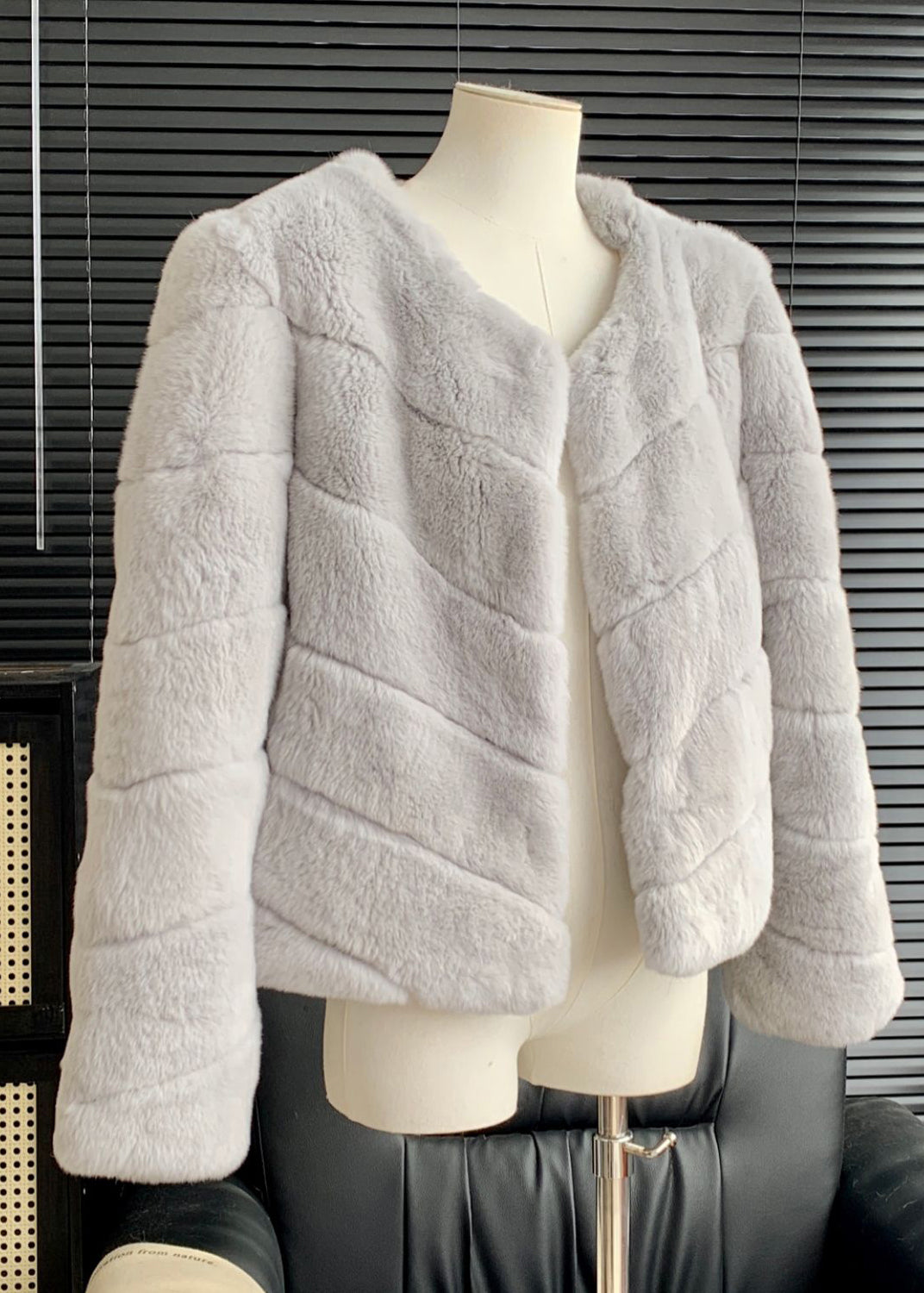 Abrigos de piel y cuero de conejo azul claro para invierno