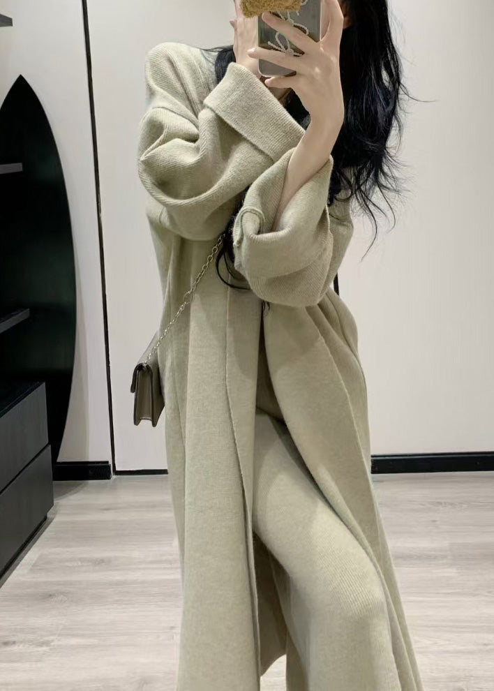 Hellgrüner Strick-Maximantel und Maxikleid, zweiteiliges Set, asymmetrischer Langarm