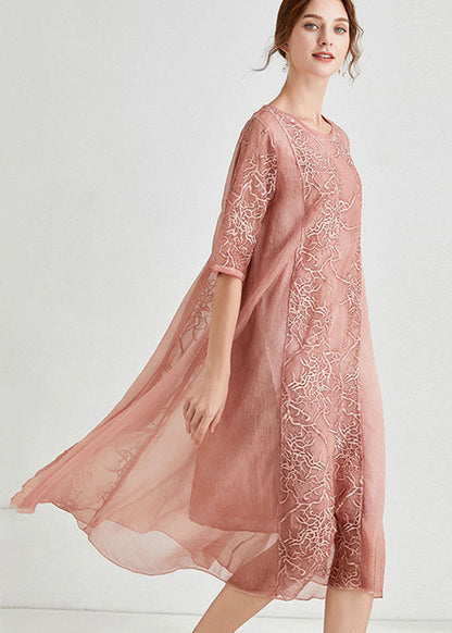 Hellgrünes Chiffonkleid mit asymmetrischem Design und bestickten halben Ärmeln