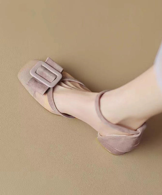 Hellviolette, elegante Sandalen mit ausgespleißtem Blockabsatz