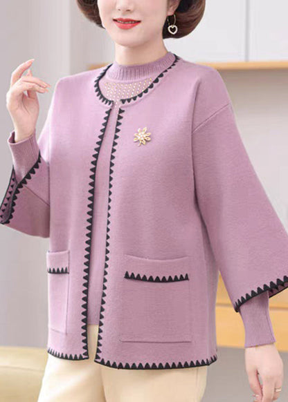 Hellviolettes, zweiteiliges Set aus Rundhals- und Rundhals-Strickjacke und -Pullover mit Taschen – ideal für den Frühling