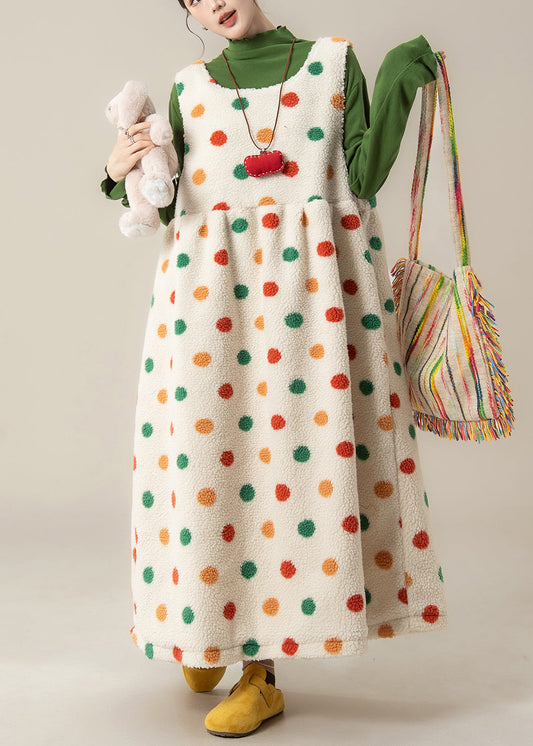 Ärmelloses, locker sitzendes Kleid mit aprikosenfarbenem Punktmuster, Taschen und Kunstpelz, ärmellos