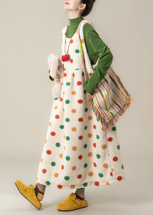 Ärmelloses, locker sitzendes Kleid mit aprikosenfarbenem Punktmuster, Taschen und Kunstpelz, ärmellos