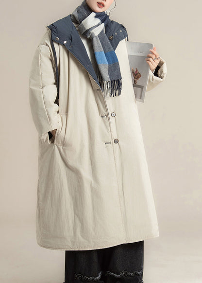 Locker geschnittener, beiger, langer Winterparka mit Kapuze, Taschen und lockerer Passform