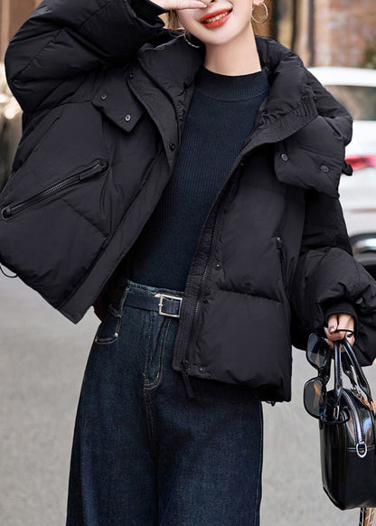 Locker geschnittener schwarzer Daunen-Steppmantel mit Kapuze für den Winter