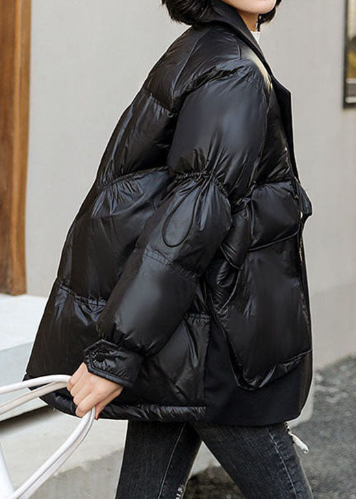 Lockerer schwarzer Wintermantel mit Patchwork-Taschen und Kordelzug