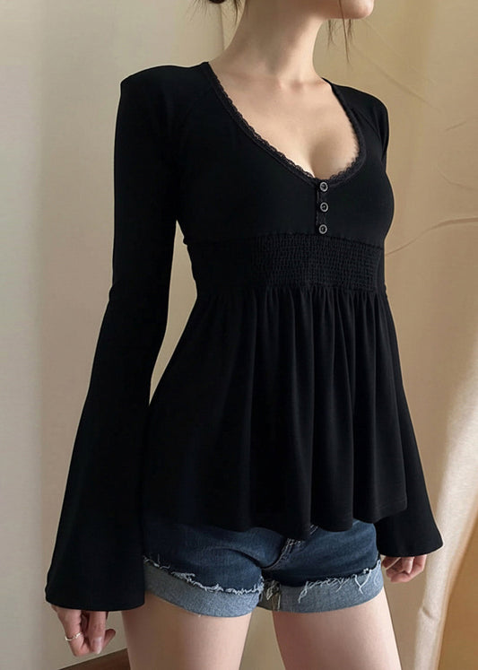 Camisetas sueltas negras de algodón liso con cuello en V y encaje y mangas acampanadas