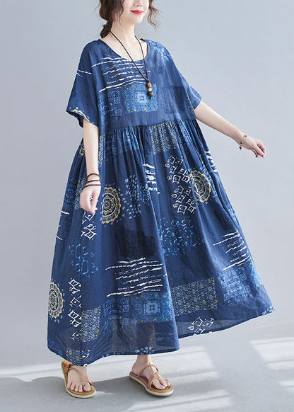 Loses blaues Strandkleid mit Rundhalsausschnitt und kurzen Ärmeln