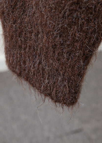 Lockere Strickpullover mit Fuchskragen, flauschigen Bommeln und Kaffeemuster