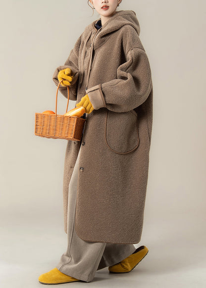 Abrigos largos de peluche con bolsillos y botones y capucha color café holgados para invierno