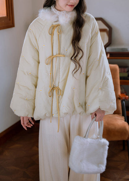 Lockerer, cremefarbener und gelber Parka mit Pelzkragen, bestickter Schnürung und Baumwollfüllung für den Winter