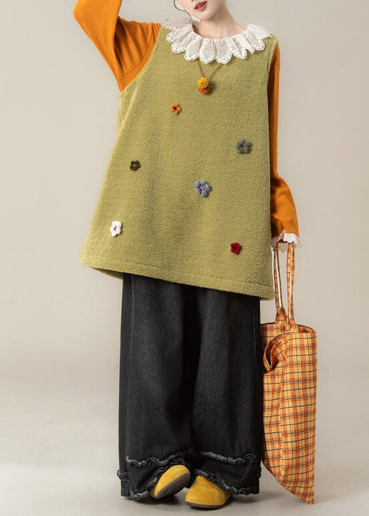 Conjunto de dos piezas sin mangas con chaleco holgado verde fruta floral y pantalón negro con volantes